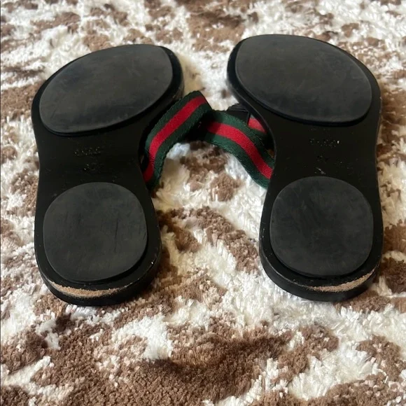 Women’s GG Gucci Black Flip Flops with Signature Straps - Picture 10 of 15